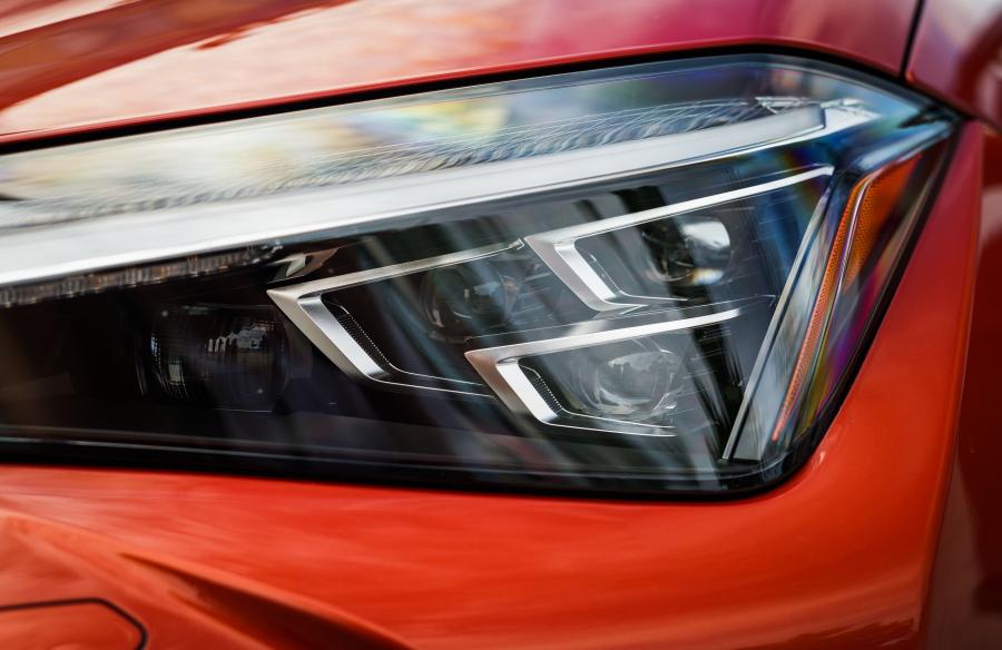 Детали экстерьера  Lexus UX250h 2018 года  (NA) (фото 26 из 40)
